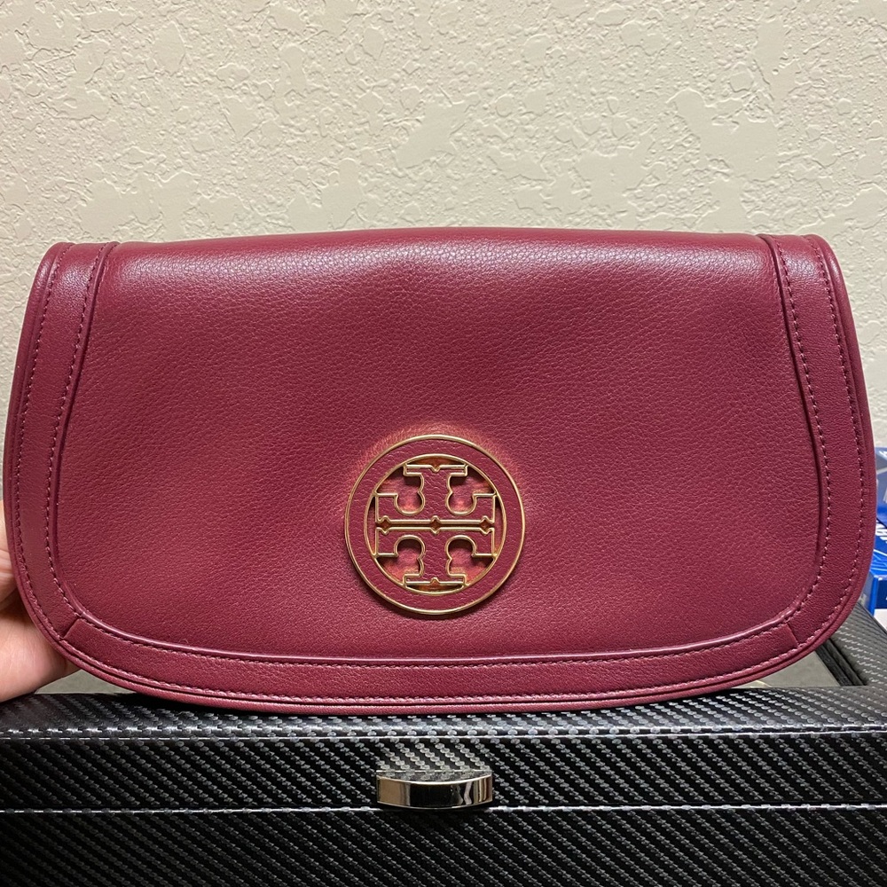 Tory Burch Amanda Flap Leather Logo Clutch